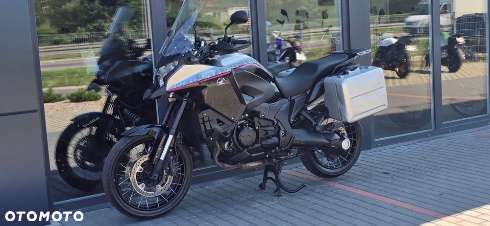 Honda VFR - 25