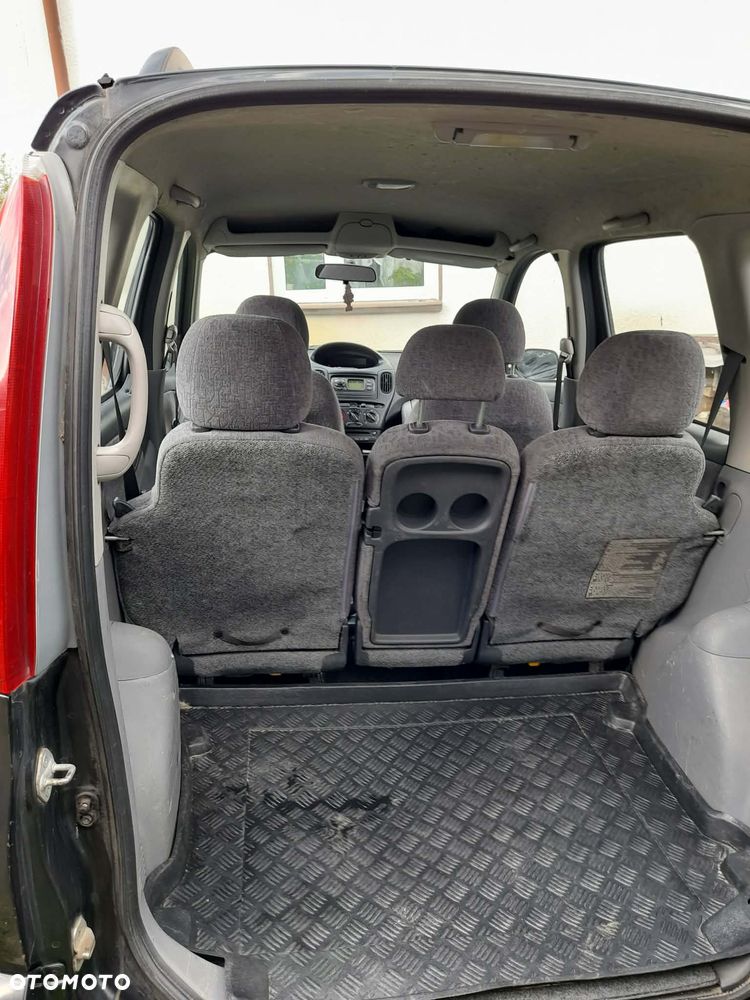 Toyota Yaris Verso 1.3 - 6