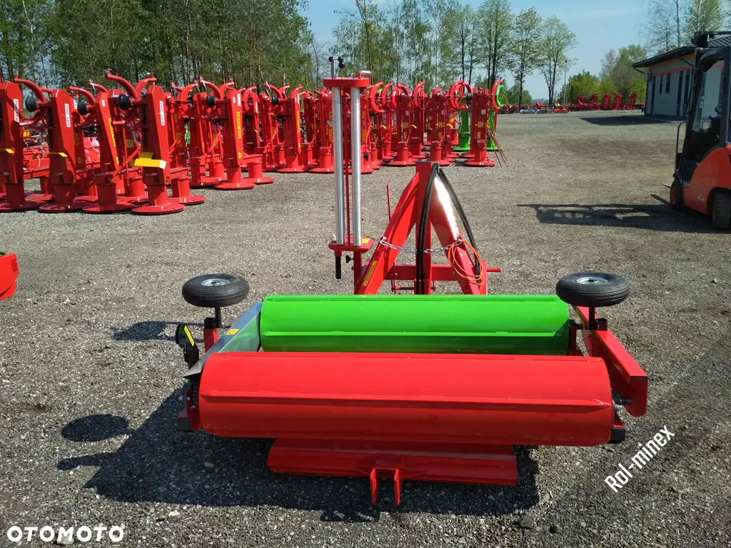 Owijarka do bel balotów sianokiszonki na folię 50/75 firmy Strumyk Transport - 3