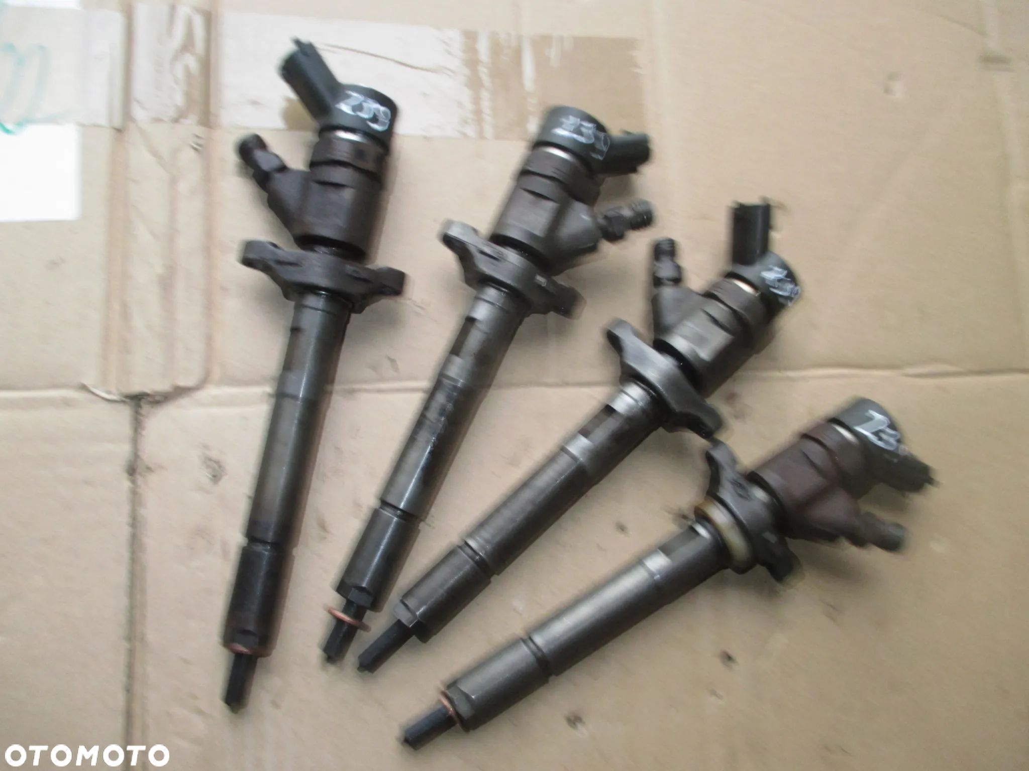 Wtryskiwacz wtrysk PEUGEOT CITROEN 1,6HDI 0445110239 - 1