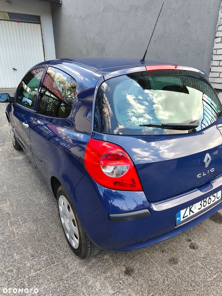 Renault Clio 1.2 16V Campus - 2