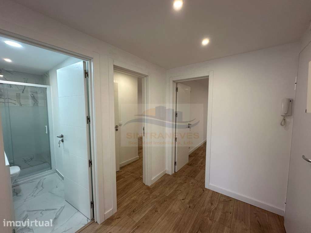 T3 Com 2 Terraços Amplos no Centro da Amadora Totalmente Remodelado - Grande imagem: 4/17