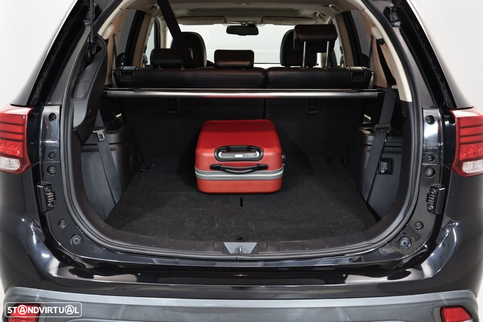 Mitsubishi Outlander 2.2 DI-D Intense+ - 29
