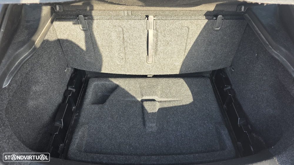 Volvo V40 2.0 D3 Momentum Geartronic - 14
