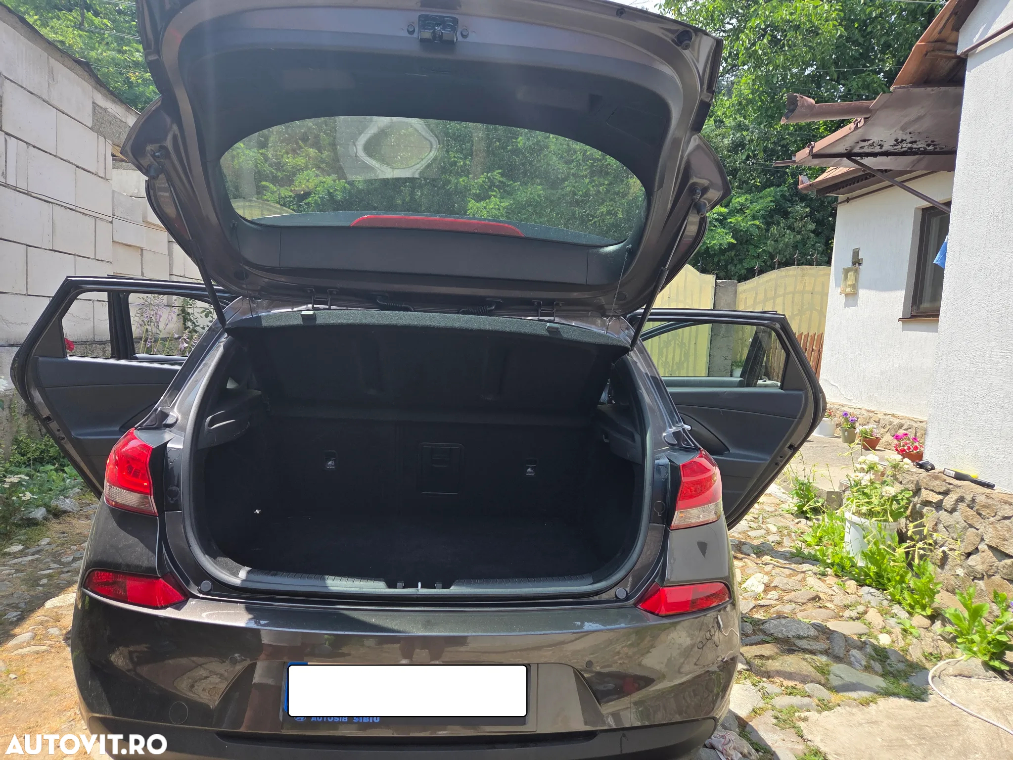 Hyundai i30 1.4 100CP 5DR M/T Highway - 11