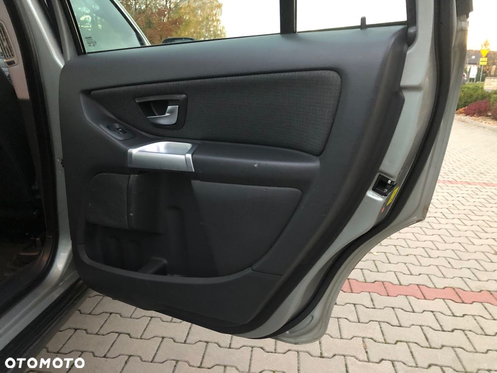 Volvo XC 90 2.5T AWD Momentum - 23