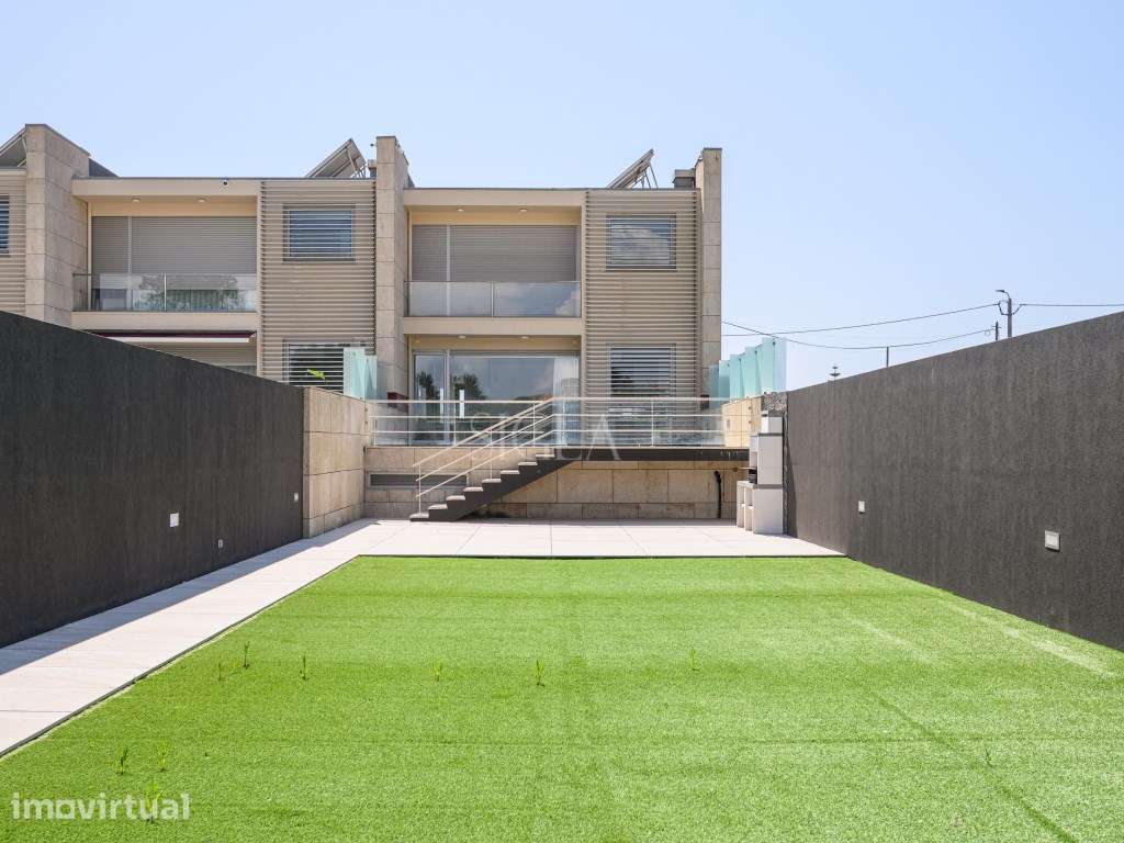 Moradia com Piscina em 1ª linha de Praia - Grande imagem: 2/52