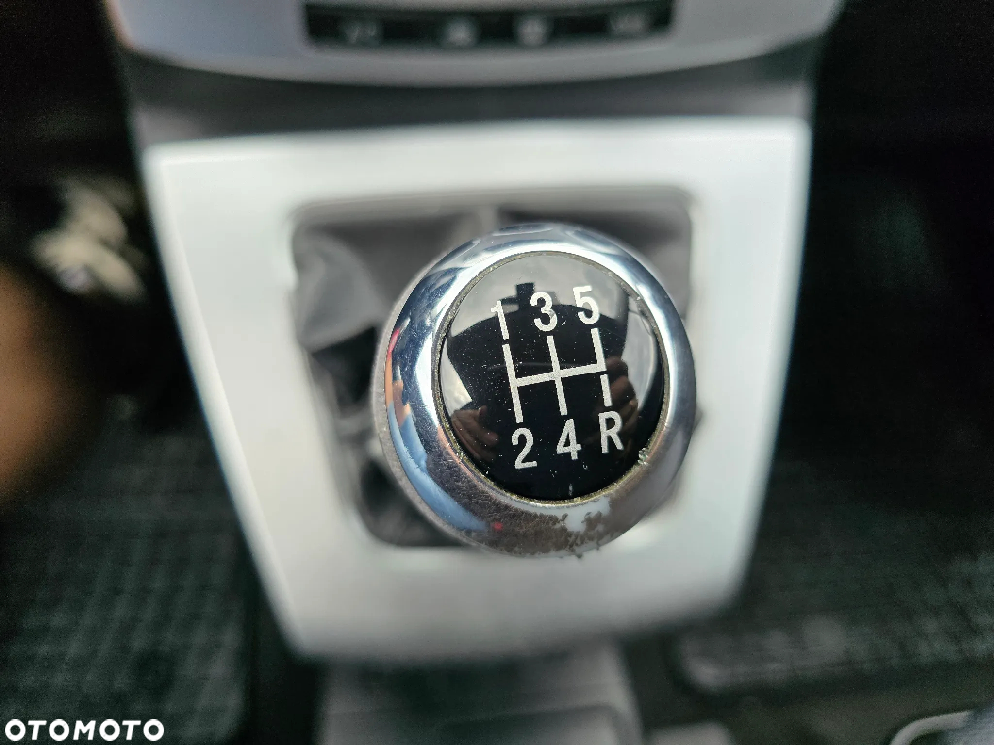 Mazda 5 2.0 Exclusive + - 24