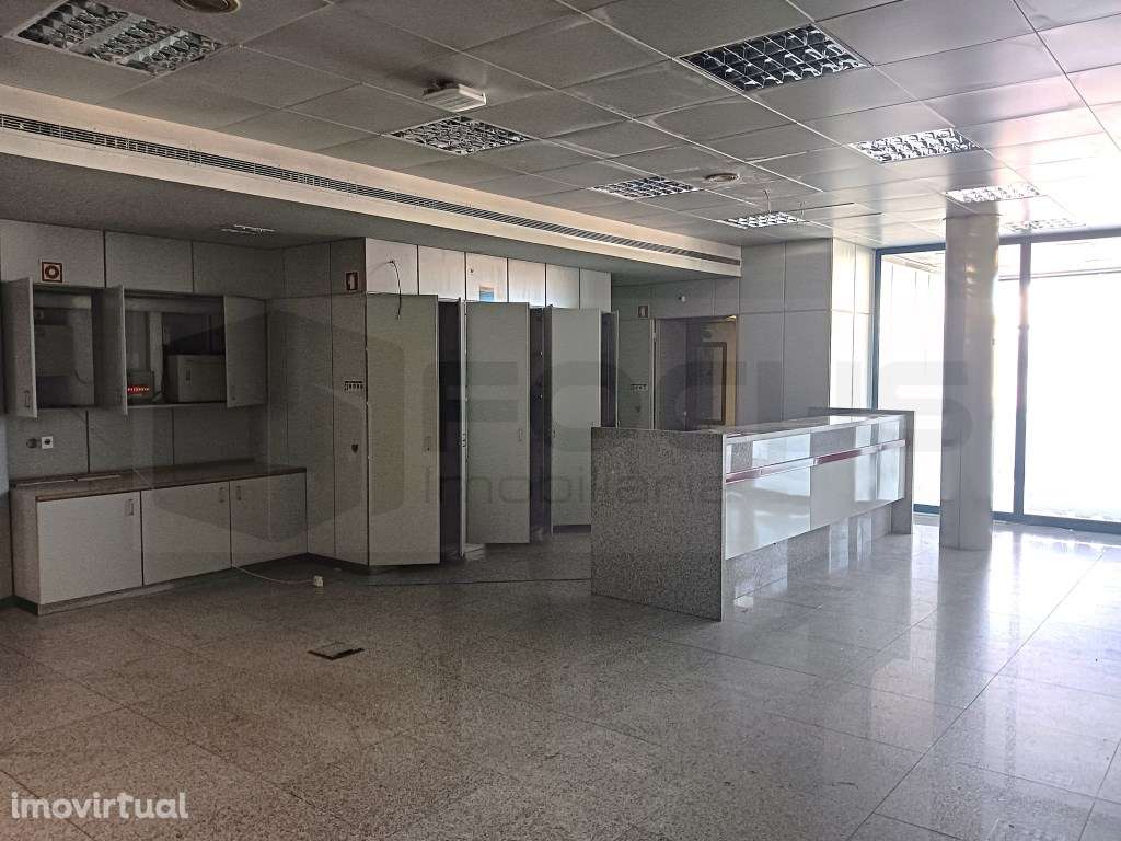 Oportunidade de Investimento: Imóvel Comercial com Localização de E... - Grande imagem: 3/20