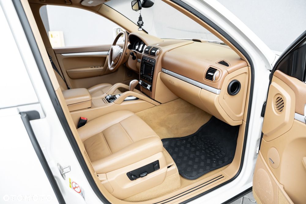Porsche Cayenne - 24