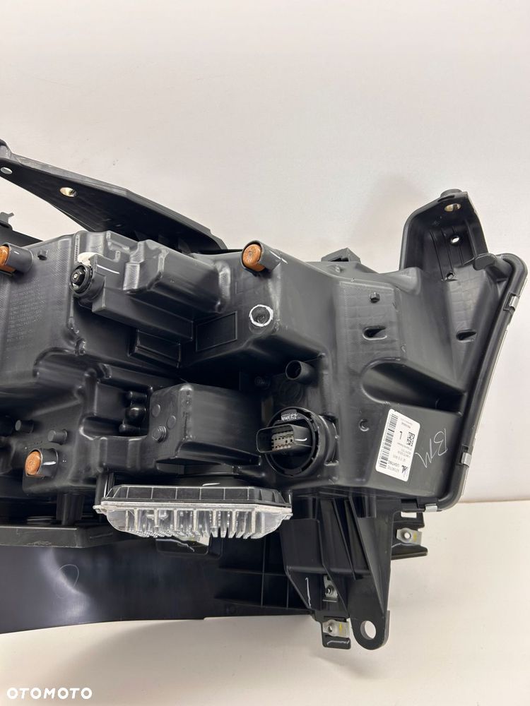 DODGE RAM 19-23 LAMPA FULL LED LEWA PRAWA PRZÓD - 13
