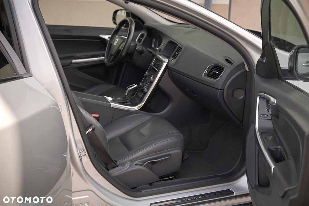 Volvo V60 D3 Geartronic Momentum - 20
