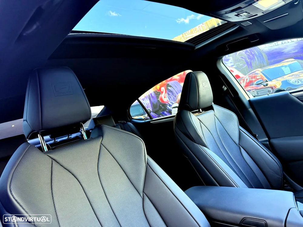 Lexus ES 300h - 28