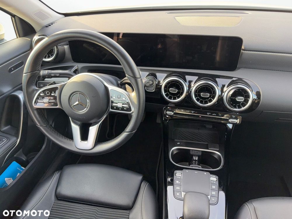 Mercedes-Benz Klasa A 250 E Progressive 8G-DCT - 12