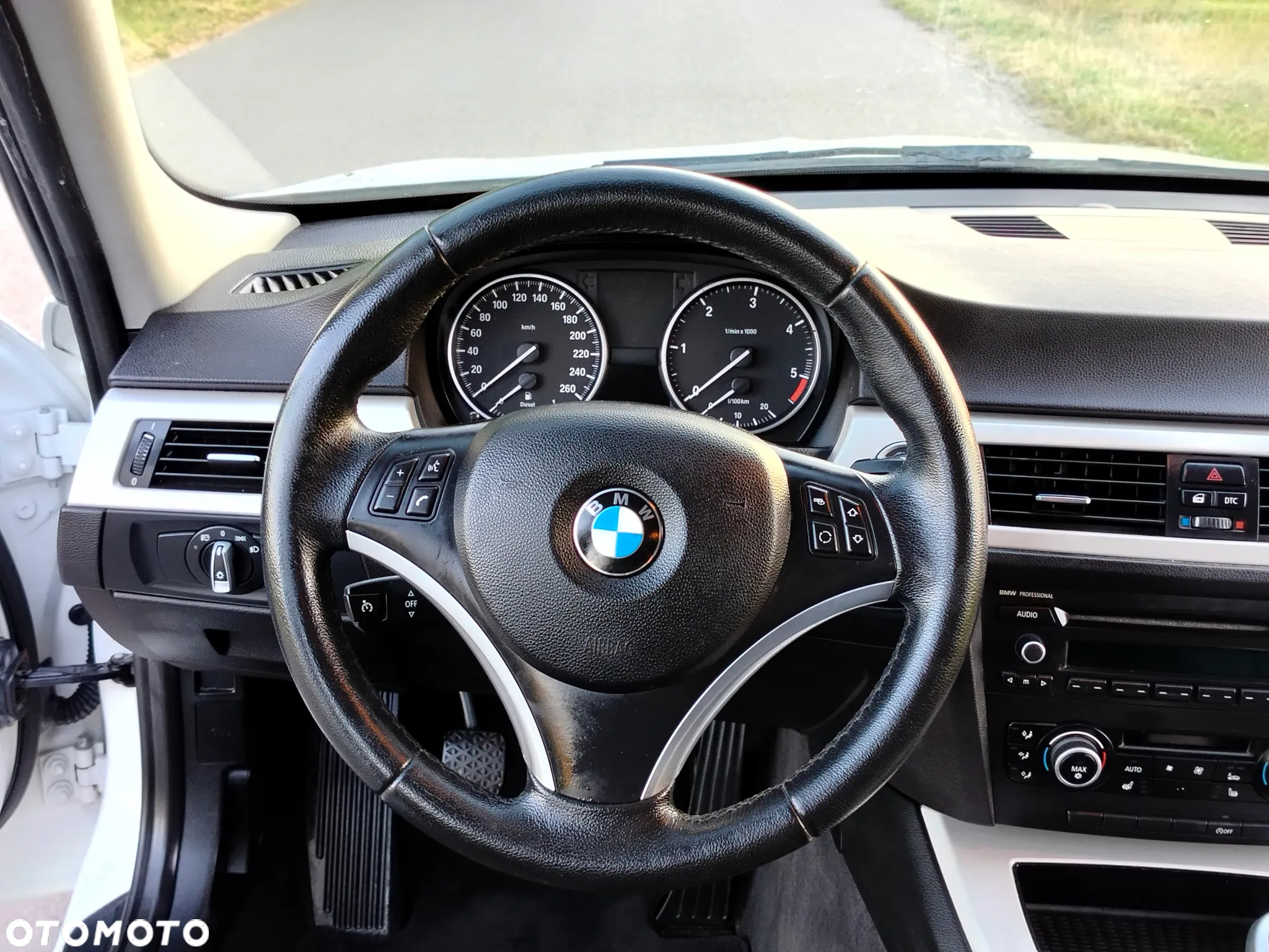 BMW Seria 3 318d Sport Line - 26