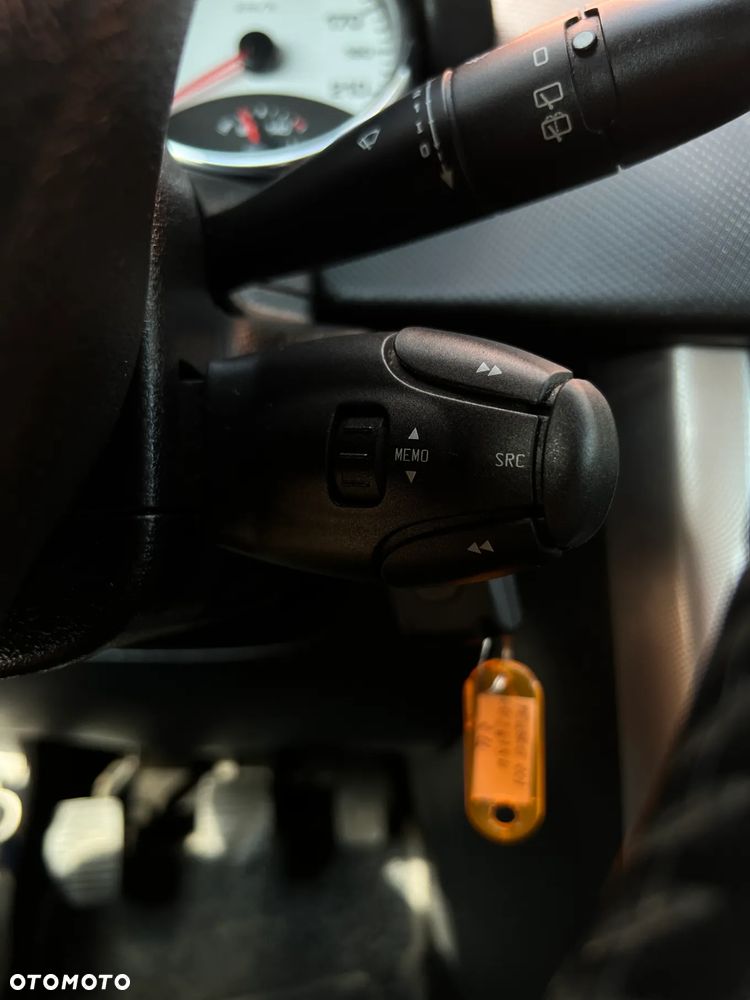 Peugeot 207 - 23
