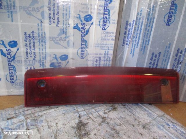 Farol Tras 3M5113A613AA FORD C MAX 2004 3P Hella - 1