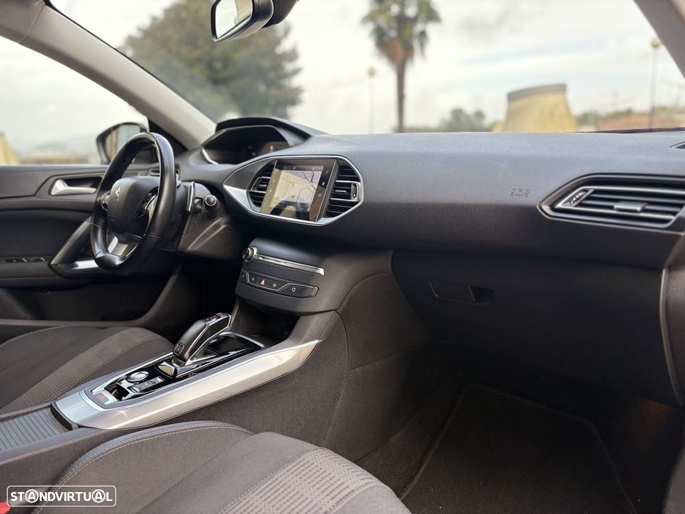 Peugeot 308 SW BlueHDi 130 EAT8 Allure - 13