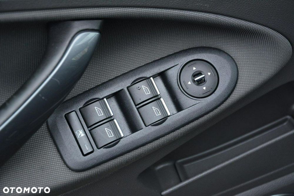 Ford Kuga 2.0 TDCi 2x4 Titanium - 29