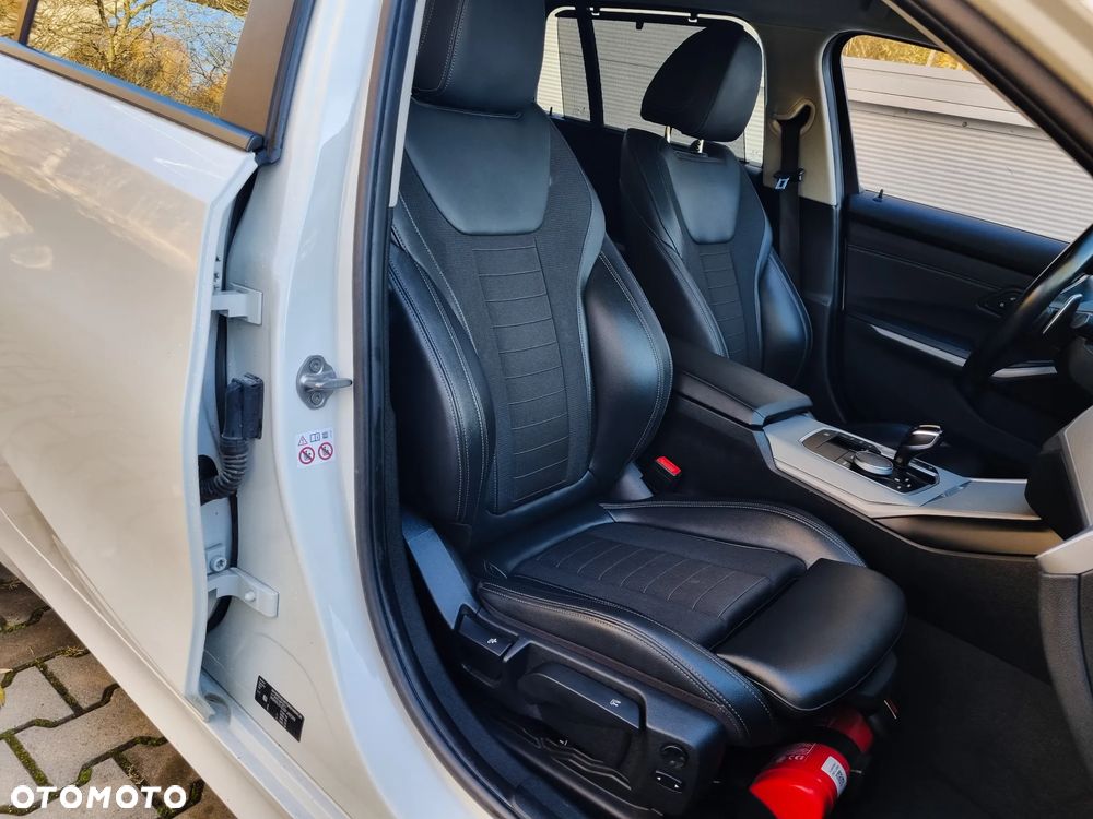 BMW Seria 3 320d Sport Line - 13