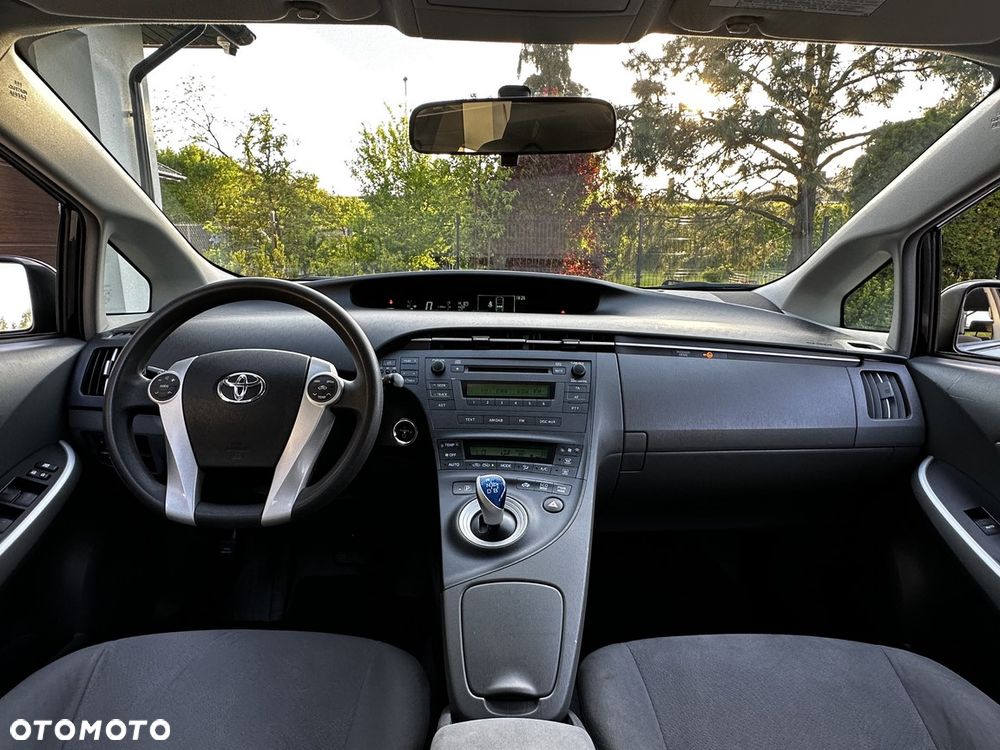 Toyota Prius (Hybrid) - 19