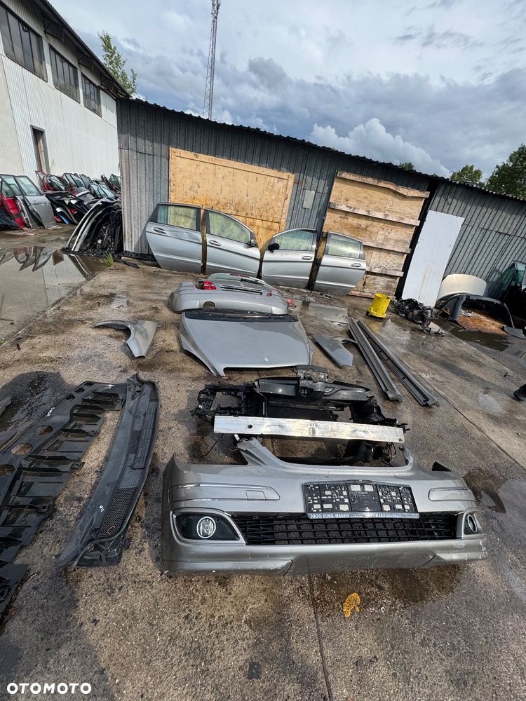 Mercedes b klasa Kolor 748 w245 benzyna manual Klima   Maska 600zl   Lampy przednie przód prawa lewa -300szt  Grill -200zl   zderzak przedni przód z chrom chromem -700zl   Pas przedni benzyna z chłodnicami wody klimy węże -900zl  podszybie -350zł   Drzwi prawe lewe przednie tylnie tył 500sztuka bez rdzy   Błotnik prawy lewy przedni przód 300zl   Klapa bagażnika klapa tył tylnia 500 zł   Zderzak tył tylni chrom 500zl   Lampy tył 100 sztuka   Próg progi -100sztuka   Belka tył tylnia 50zl - 1