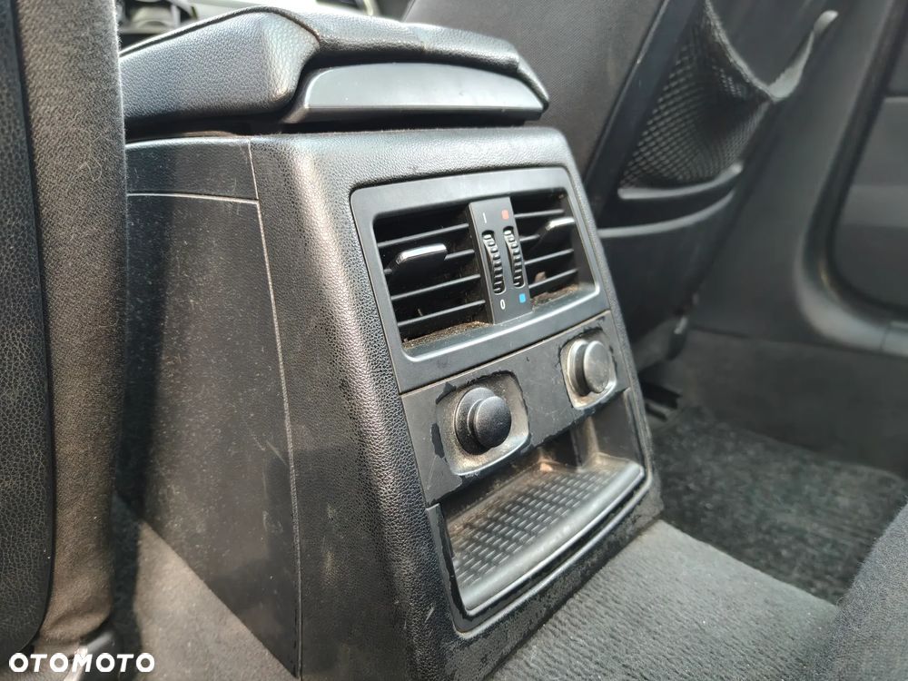 BMW Seria 3 318i - 35