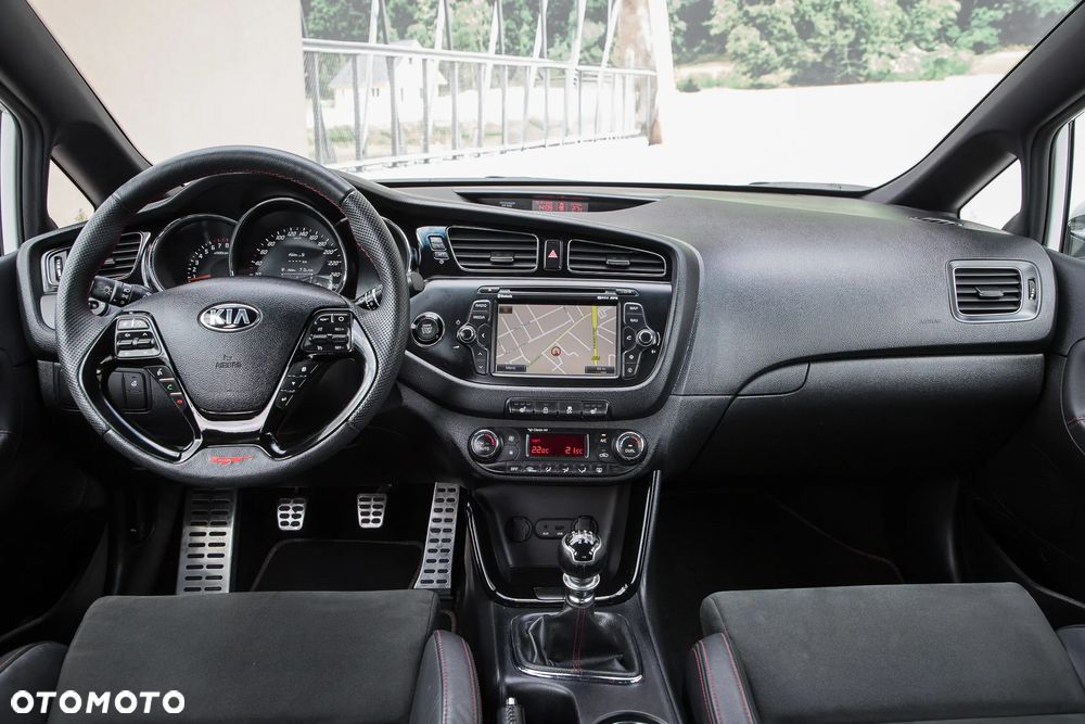 Kia Ceed 1.6 T-GDI GT - 30