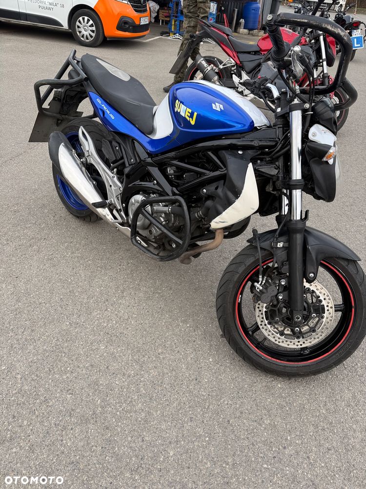 Suzuki Gladius - 2