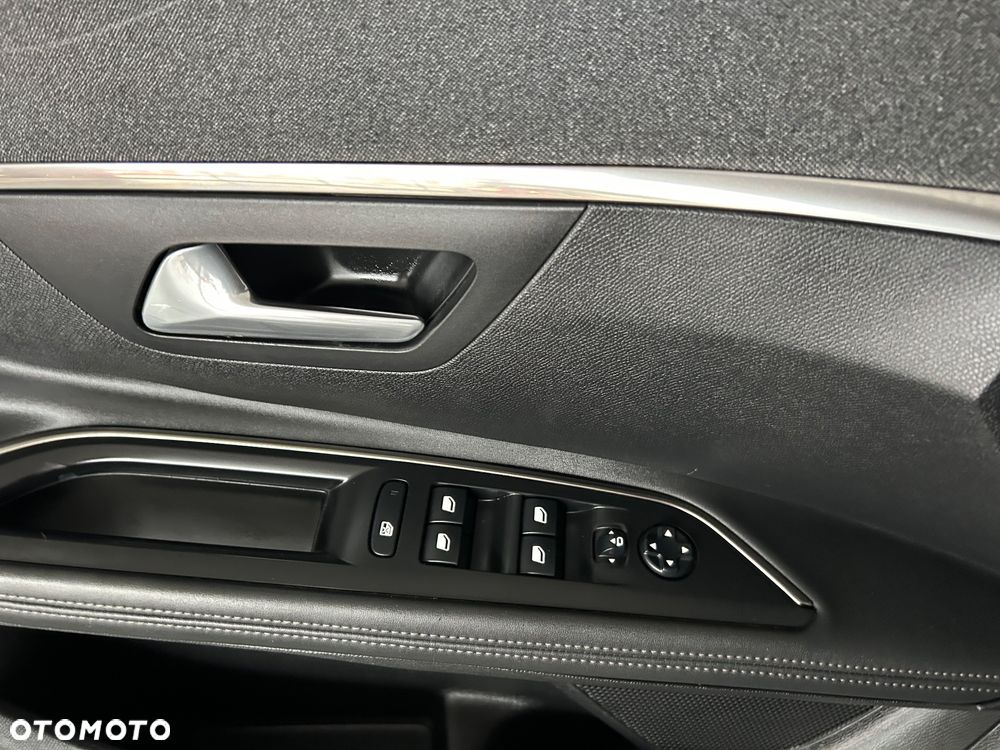 Peugeot 5008 1.2 PureTech Access S&S - 38