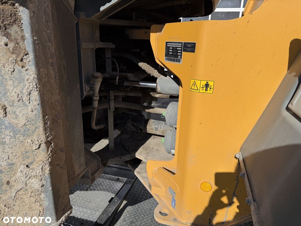 Liebherr L566 - 19