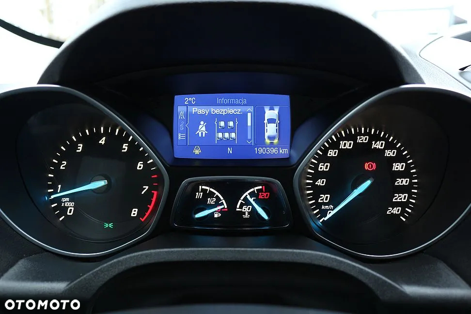 Ford Kuga 1.6 EcoBoost 2x4 Titanium - 25