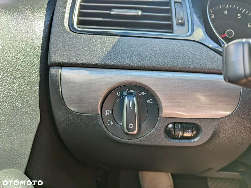 Volkswagen Jetta 1.8T SE - 13