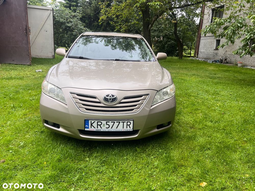 Toyota Camry - 1