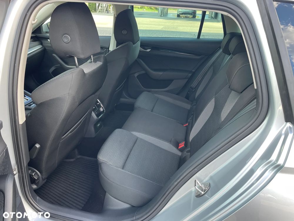 Skoda Octavia 1.5 TSI mHEV Selection DSG - 13