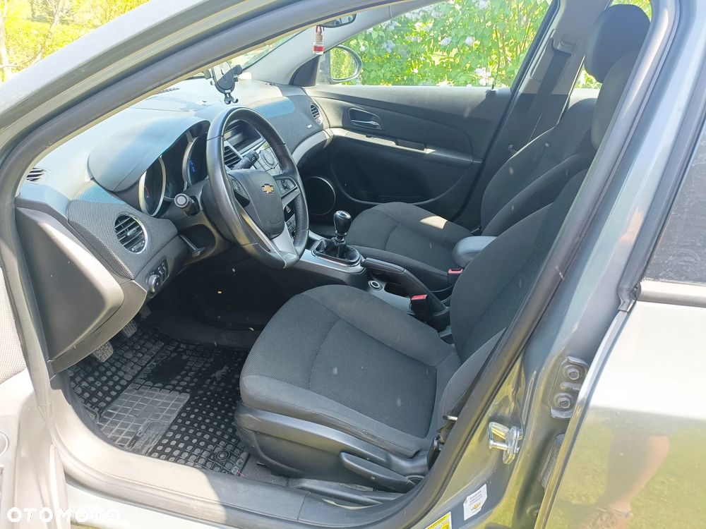 Chevrolet Cruze 1.6 LS+ - 10