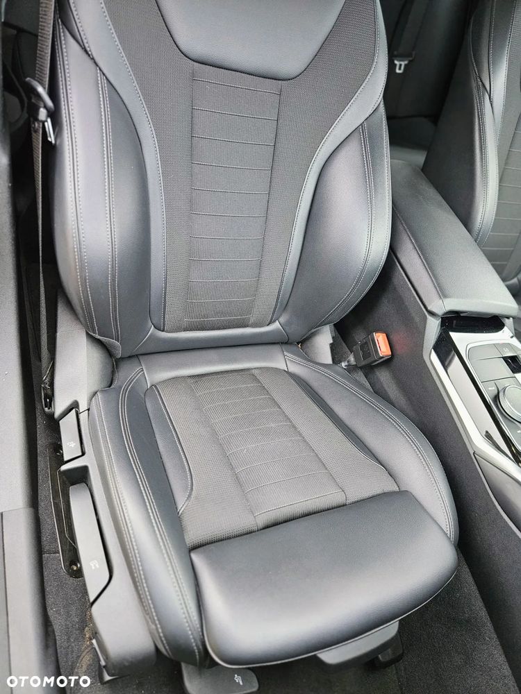 BMW Seria 3 320d Sport Line Shadow - 7