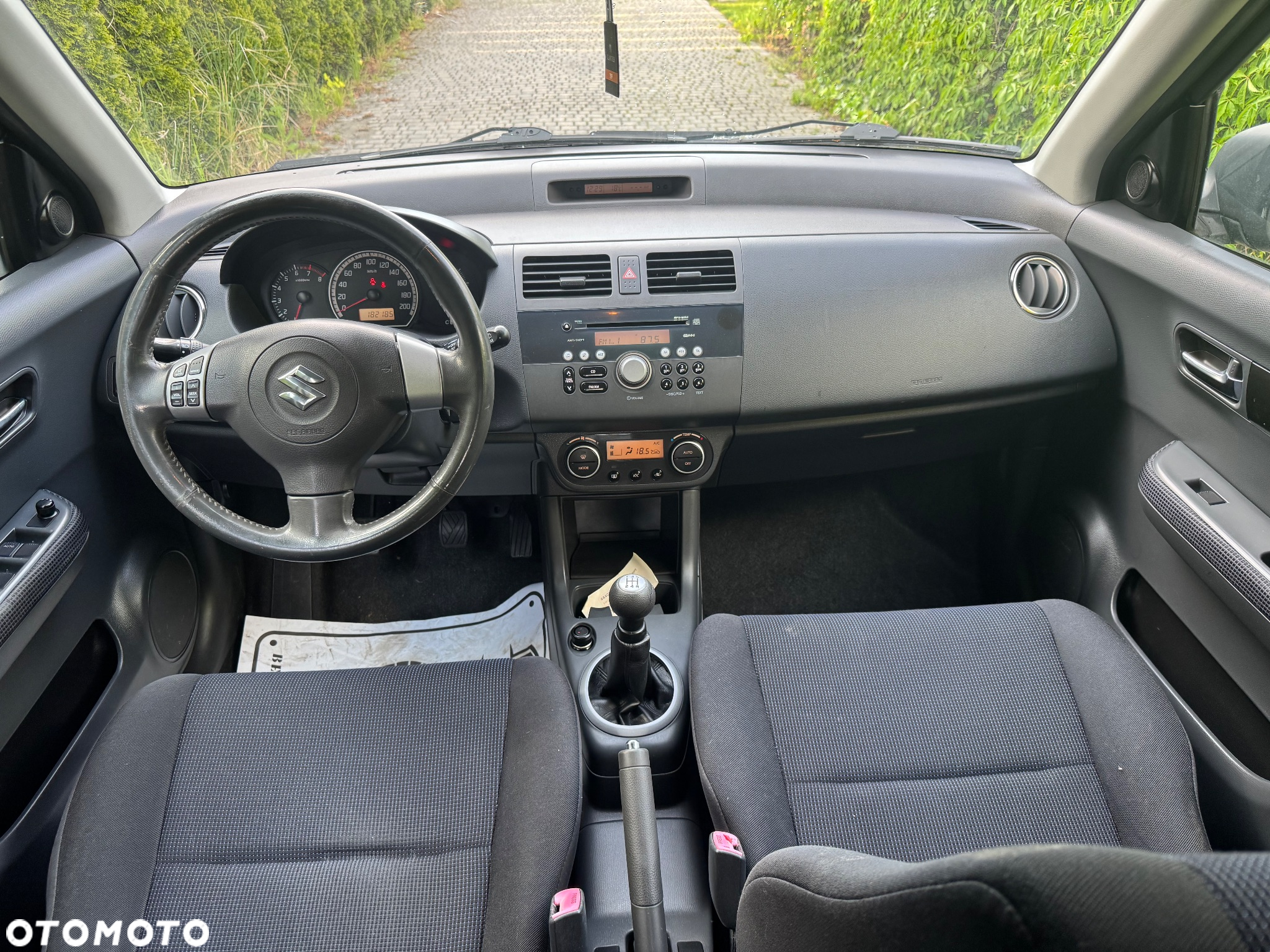 Suzuki Swift 1.3 Black and White - 8