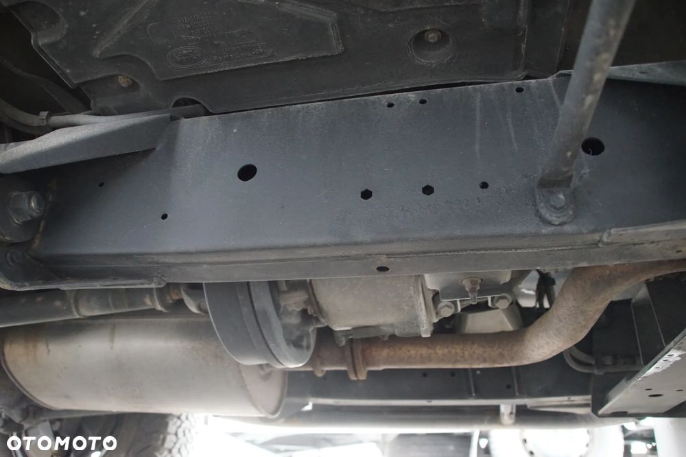 Land Rover Defender - 22