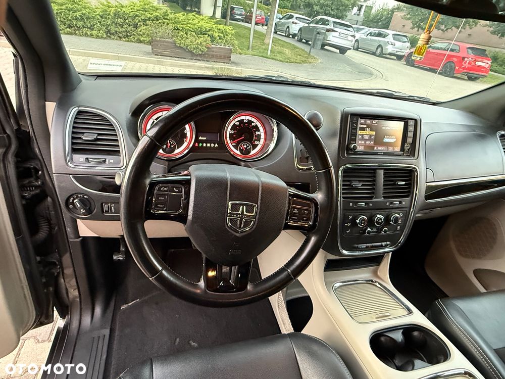 Dodge Grand Caravan - 12