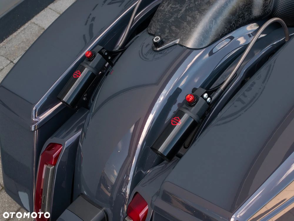 Harley-Davidson CVO Street Glide - 12