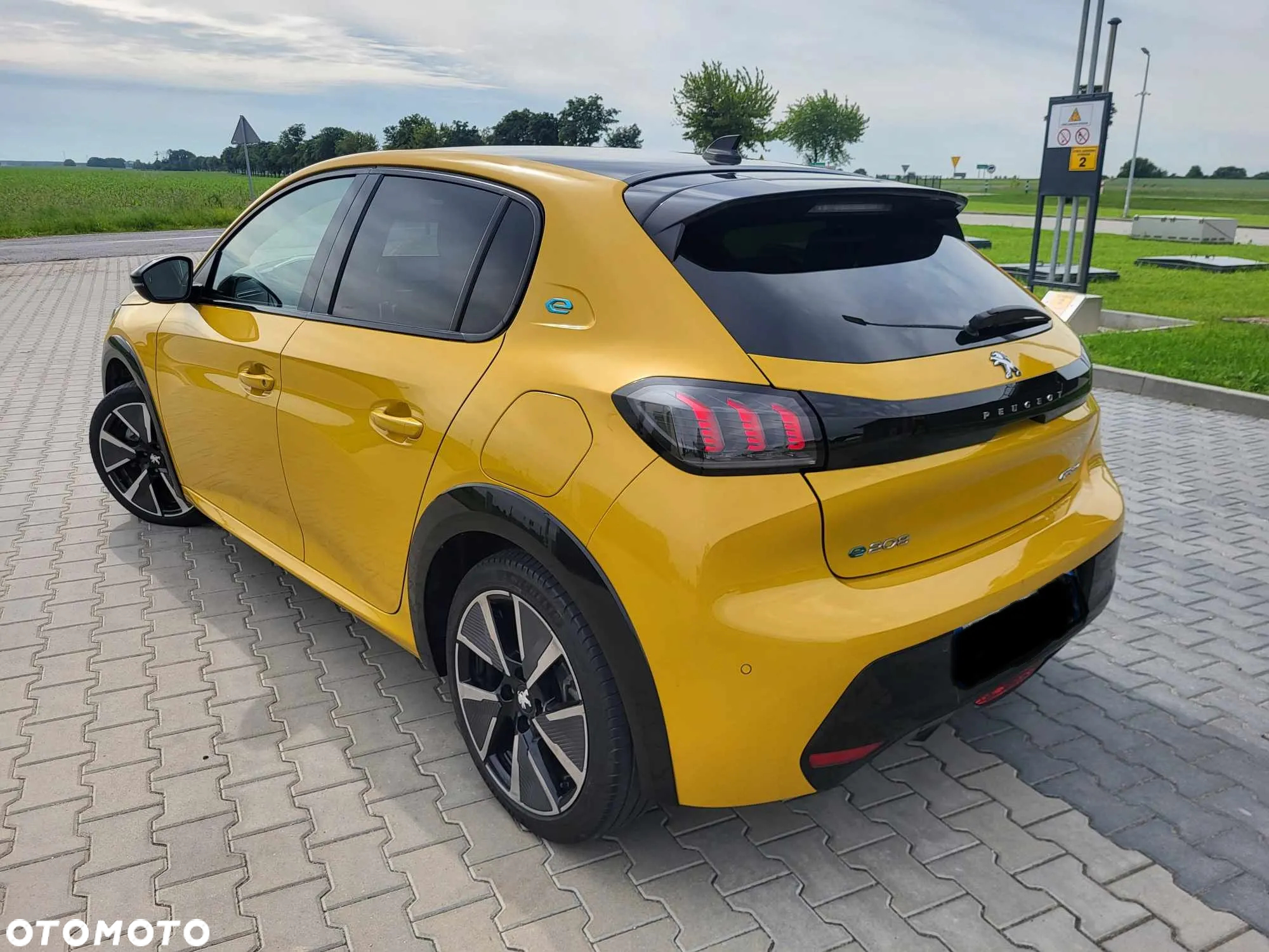 Peugeot 208 e-208 GT Line - 3