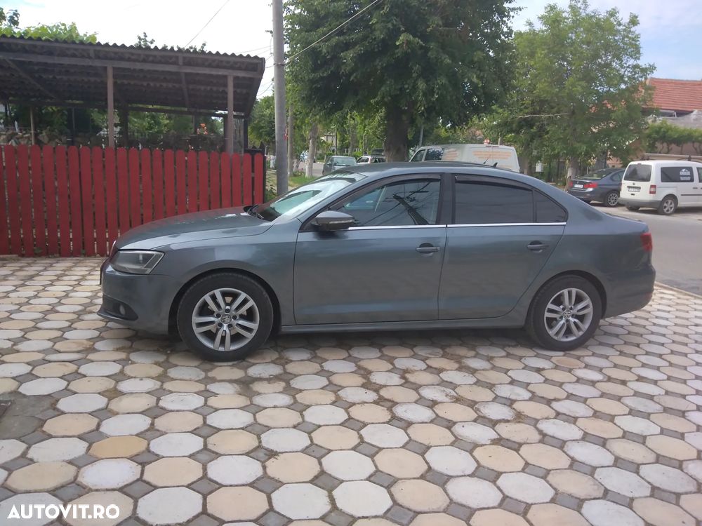 Volkswagen Jetta - 7