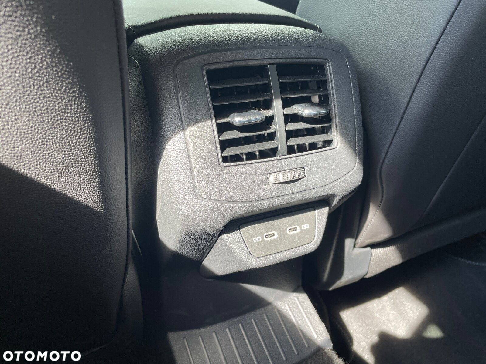 Volkswagen T-Roc 1.5 TSI R-Line Plus DSG - 27