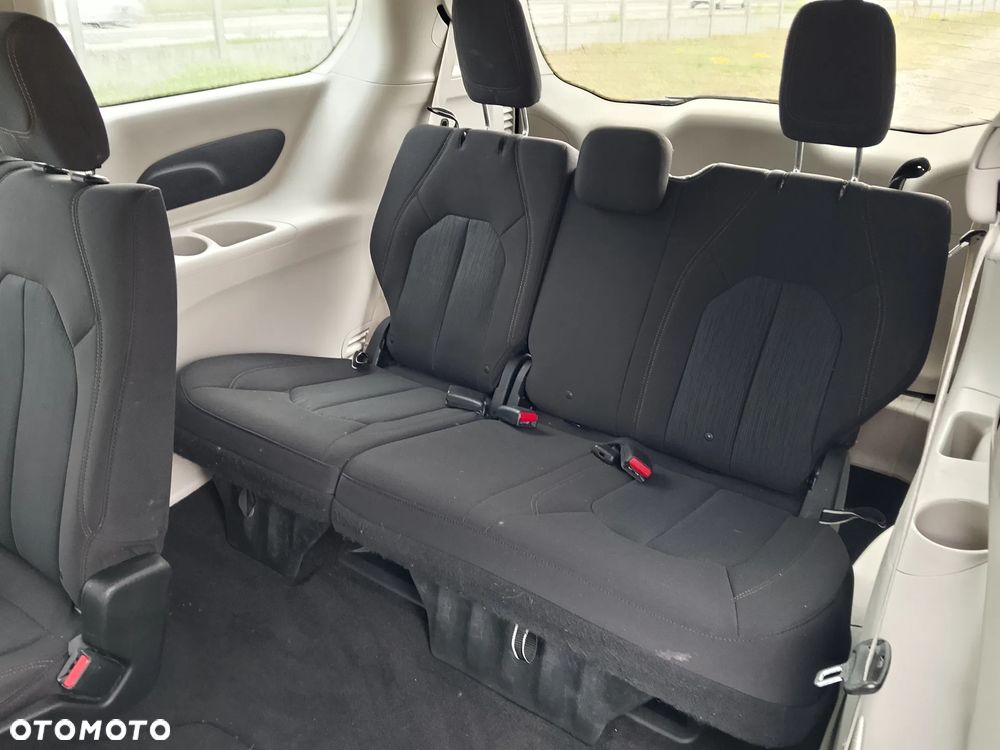 Chrysler Pacifica - 7