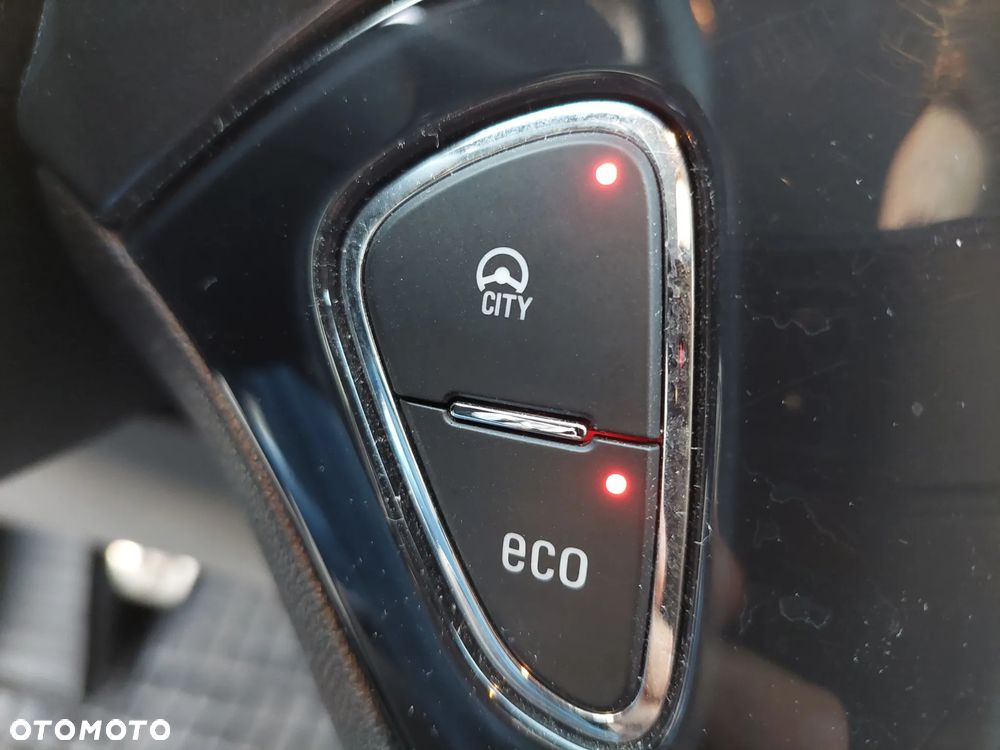 Opel Corsa 1.4 T Cosmo S&S - 18