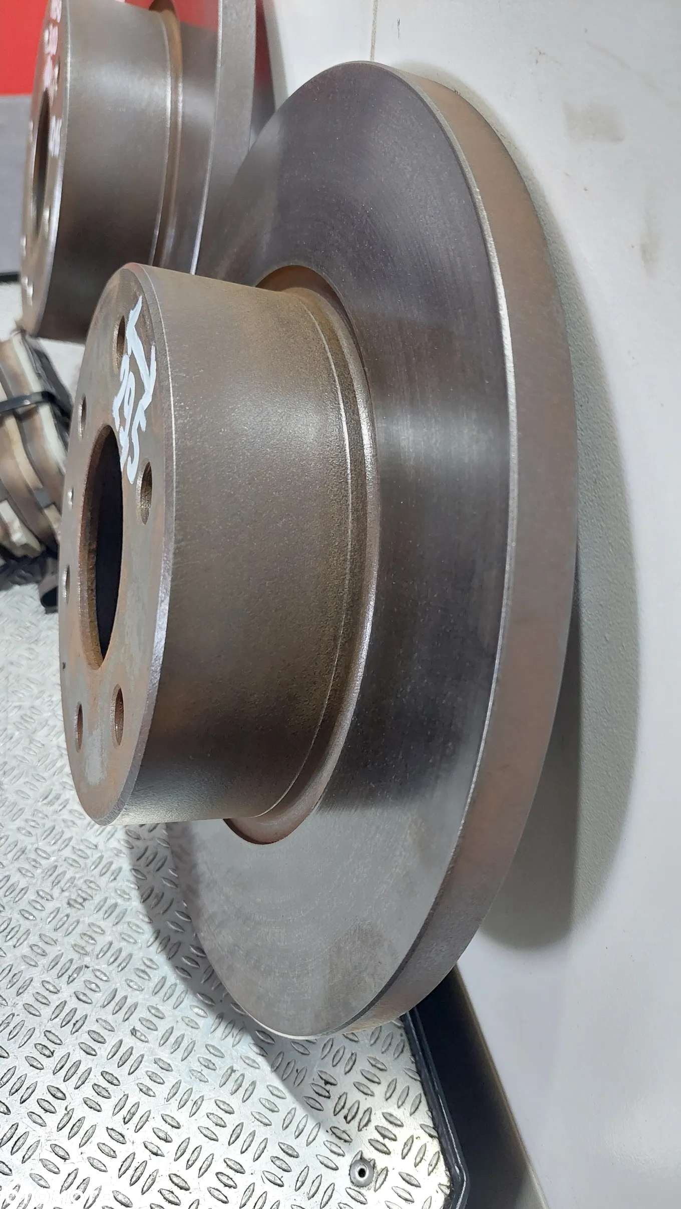 TARCZE HAMULCOWE PRZÓD PLUS KLOCKI IVECO DAILY 3,0 D 180KM KOMPLET ŚREDNICA 29,5cm - 4