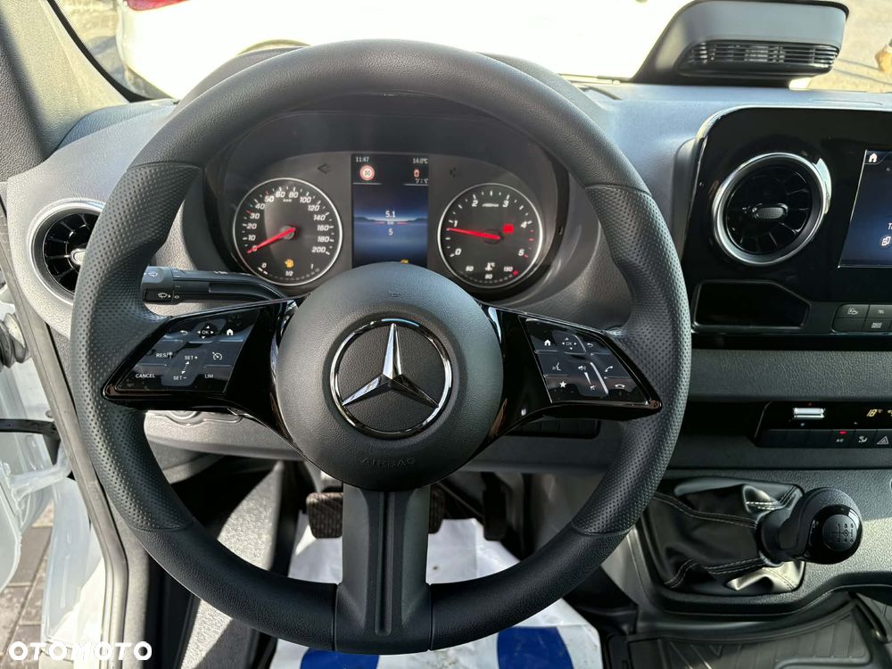 Mercedes-Benz Sprinter - 9