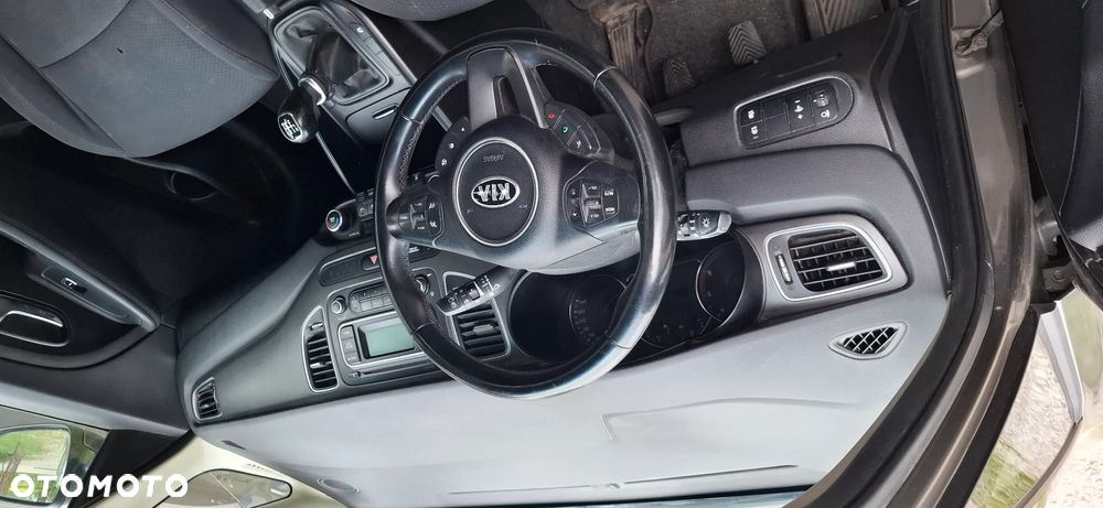 Kia Carens - 9