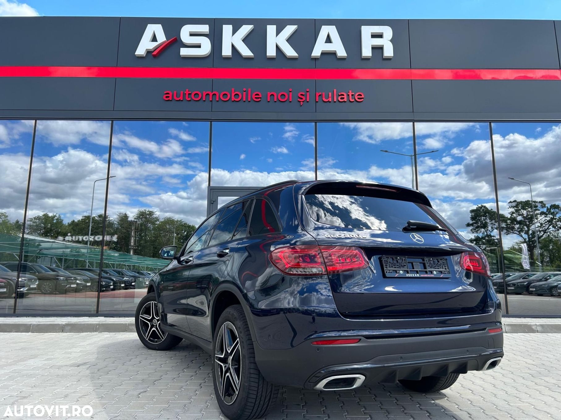 Mercedes-Benz GLC 300 e 4Matic 9G-TRONIC AMG Line - 8
